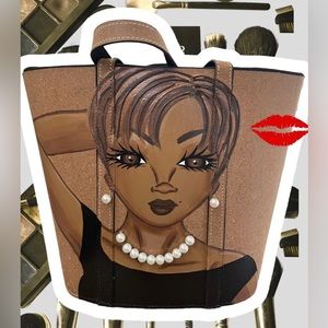 Sassy handbag with drawstring